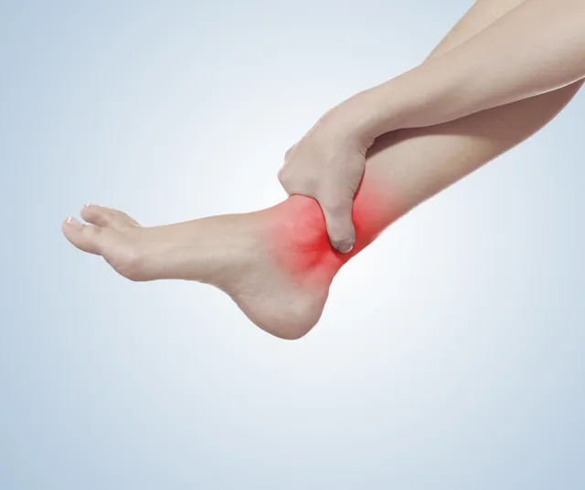 The Differences Between Ankle Replacement vs. Traditional Surgery